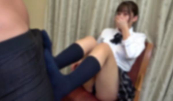 FC2-3859412 1.0代制服のアンダー。