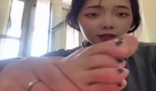 反差婊_骚货_高颜值反差婊小妹足交技术一流。