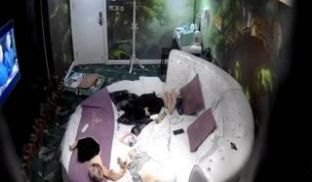 酒店偷拍-大学生情侣放假离校前的告别炮体验 震动