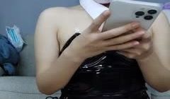 迷人的小少妇兔女郎装扮沙发上玩大黑牛，自慰阴蒂高