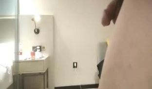 老相好骚女带姐妹一起来双飞一个舔上面一个口下面,