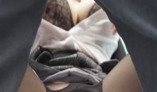 女神【辛尤里】淫乱电车制服OL穿衣爆操白领女神。