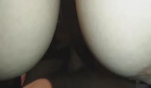 大奶美少妇狂吃男友JJ被射嘴里。