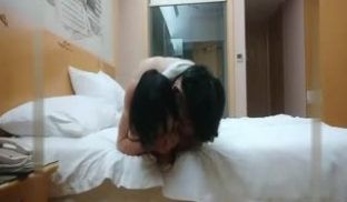 沈先生探花-沙发上拿香蕉自慰的骚货,然后被沈先生