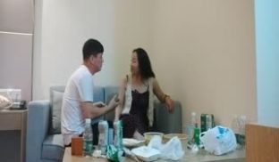 以买房名义约炮房产中介操逼!。