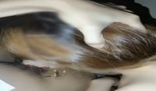【精品福利】时尚性感的黑丝短裙美女地下停车场取车