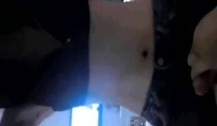 高跟美女牛仔裤都没脱就被强上了。