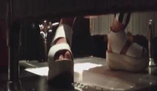 国内美食城购物中心女厕偷拍。