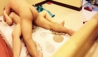 和美乳媳妇啪啪怕怀孕不敢内射快高潮潮时拔出来自己