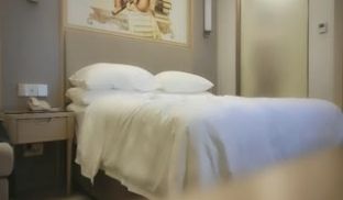 小马寻花约22岁大四学生妹,被男友调教的一脸狐媚