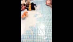 农村小男人被32岁巨乳嫂子在厨房挑逗啪啪。