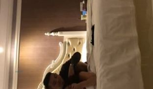 淘宝买来一套SM情趣内衣和大学生女朋友酒店开房啪