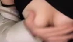 她的小哥哥出差了只能自己在家自慰玩跳弹好想被大鸡