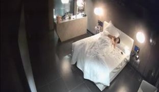 商务酒店豪华房偷拍中年男和情人开房浴室干完床上搞