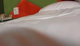 胸大貌美身材一流的极品国模美女酒店大尺度私拍时被