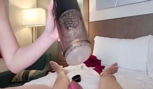 自慰的时候被邻居发现。