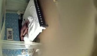 【偷拍】性欲旺盛青年男女开房滚床单很能草啊电话来