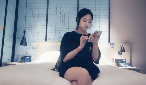 赵总寻花-高颜值小姐姐酒店援交被小哥干的浪叫不断