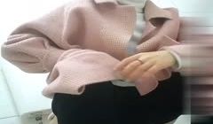 场女厕近距离偷拍穿透明内裤美女的小黑B
