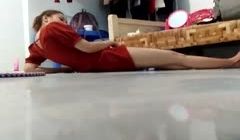 拍邻家妹妹自慰_好像被发现了