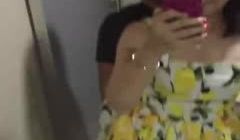 老公商场卫生间偷偷来一炮，骚妻乐死啦，嘴笑得合不