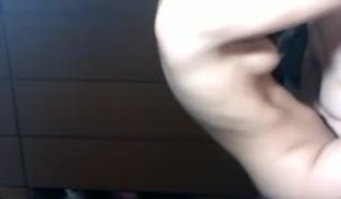 和邻家露脸小妹偷吃禁果扭动腰肢小骚货操起来真带劲
