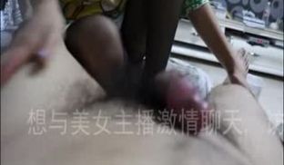姐妹双飞“姐原来这玩楞这么好吃”对白搞笑淫荡双飞