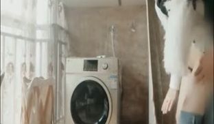 色弟弟午休工作间勾引强操极品S级身材骚姐姐扒下牛
