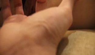露脸黑丝制服学生妹，精致美穴c操着真爽。