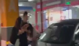 街上抓奸现场的!。。