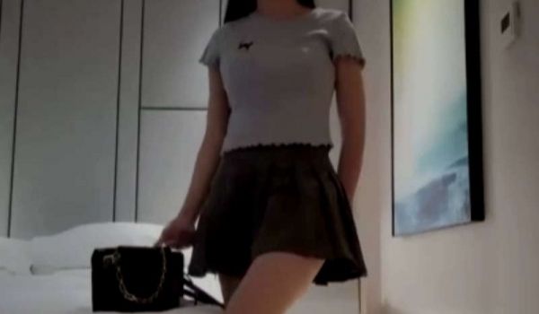 “你射给她吧你太厉害了,我俩不行了”2位极品美女