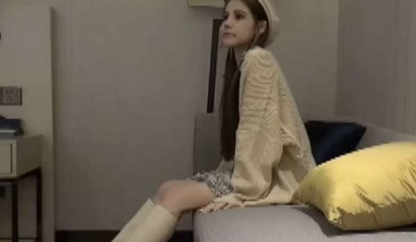 【一屌极品寻花极品纹身女神，蜂腰翘臀美乳魔鬼身材