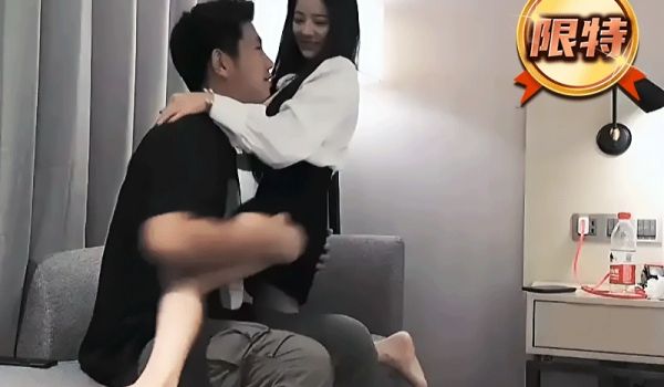 极品女神含苞待放，温柔娇羞小仙女，绝不将就。