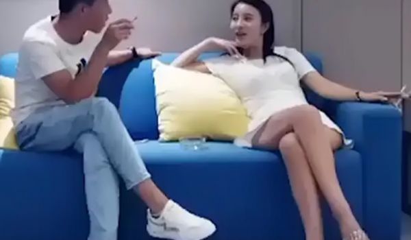 约了2次才搞到的高颜值长腿性感外围美女,跪着舔弄