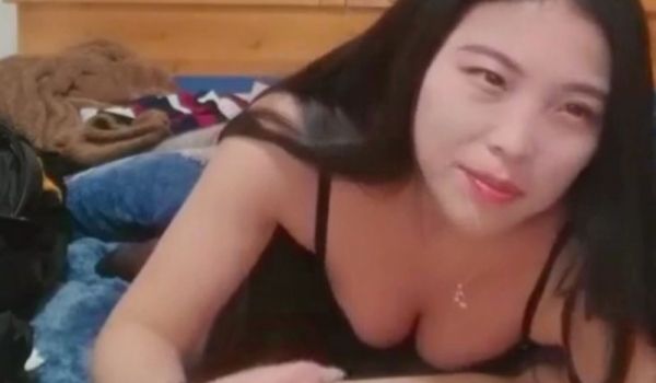 小情侣做爱自拍。
