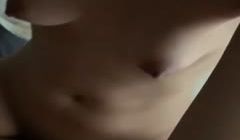 女生奶好尖呀。