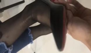 难得一见的清纯又骚气的反差婊，各种场合调教她，玩