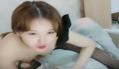 长相甜美制服妹子约啪，爆裂黑丝袜性感。