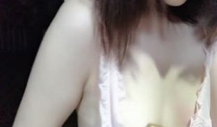 骚逼还没被炮友操就先发骚。
