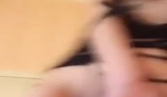 爆乳御姐极品美女对着镜头掰穴发骚。