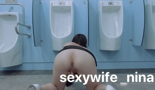 男厕所自慰心里好兴奋怎么没有大屌哥哥来厕所呢的!