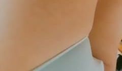 清纯学生妹宿舍自拍。