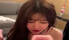美貌女友满脸淫相吃鸡巴 25。