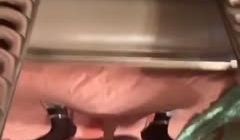 淫荡骚货镜子前假屌骑坐自慰抽插。