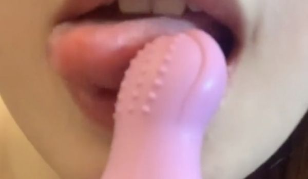 网红生物老师【闵儿】长裙发骚诱惑学生小穴水汪汪。