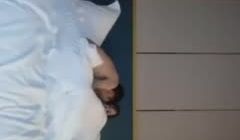 约了个外围妹子啪啪，喜欢先调情舌头舔弄大力猛操呻