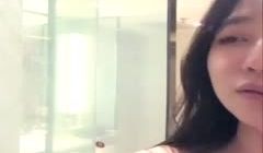 呆萌主播在浴室里露点摸逼！超煽情！
