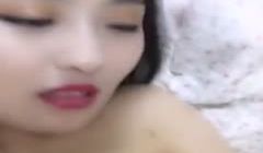 主播蜜汁丝袜收费直播大秀 和炮友啪啪 啪完自慰插