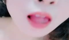 刚下海双马尾极品美女全裸椅子上自慰诱惑！表情淫荡