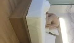 约了两少妇两男两女4P啪啪，床边猛操一人一个